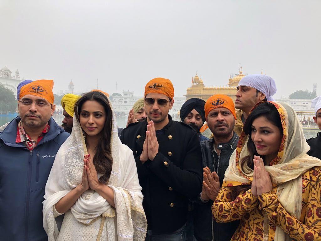 PHOTOS: Rakul Preet Singh Visit Golden Temple in Amritsar