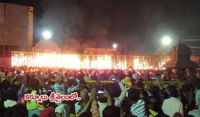 PHOTOS: Telugu Two States Celebrate Karthika Pournami