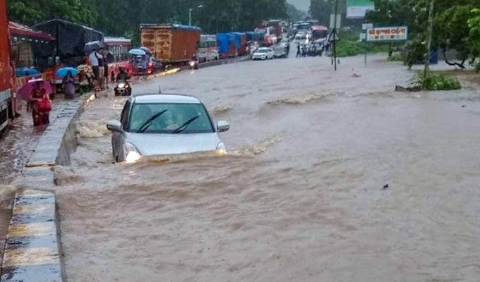 PHOTOS: Visuals of heavy rain & waterlogged streets from Mumbai's