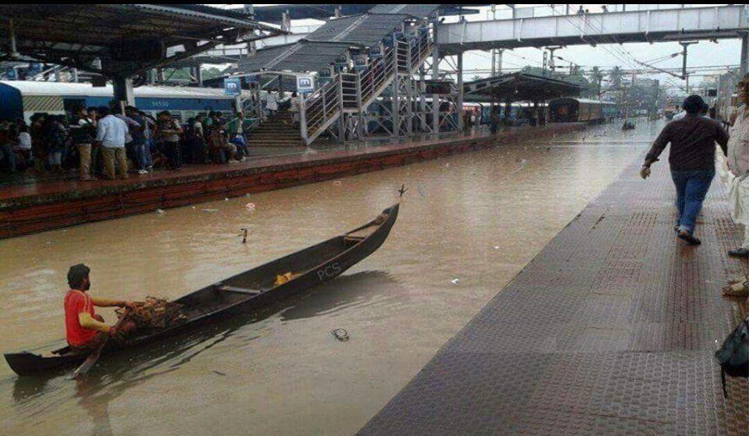 PHOTOS: Visuals of heavy rain & waterlogged streets from Mumbai's