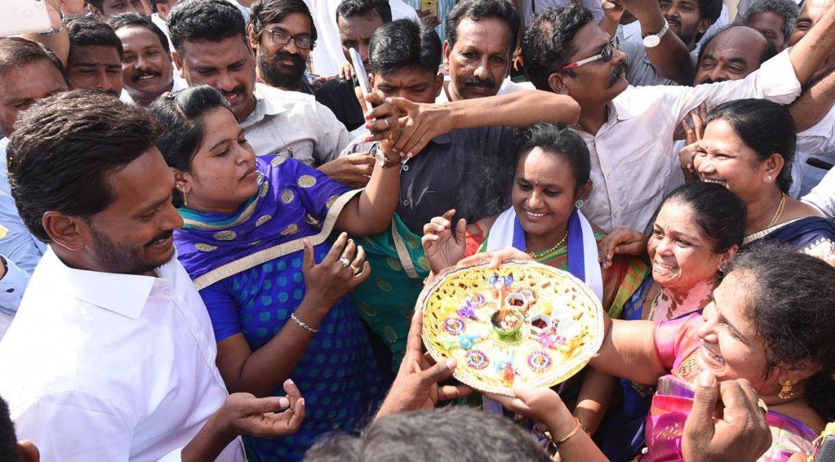 PHOTOS: YS Jagan Mohan Reddy's Praja Sankalpa Yatra