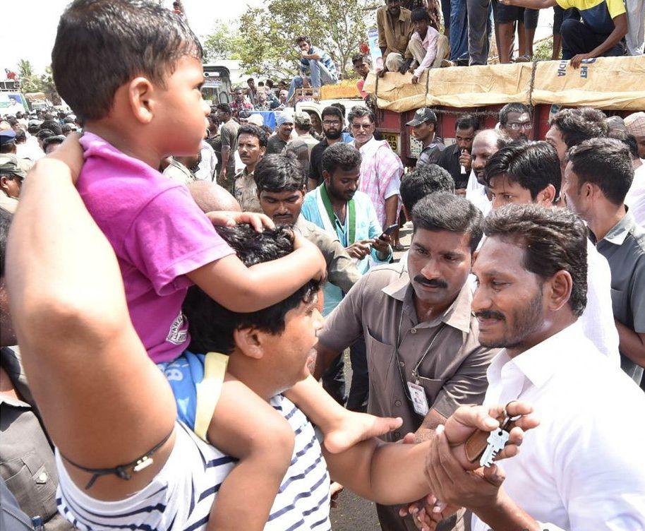 PHOTOS: YS Jagan Mohan Reddy's Praja Sankalpa Yatra