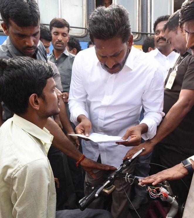 PHOTOS: YS Jagan Mohan Reddy's Praja Sankalpa Yatra