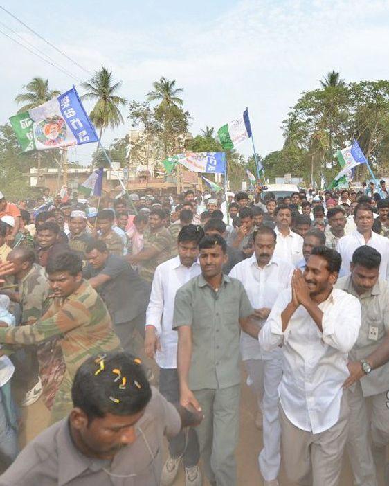 PHOTOS: YS Jagan Mohan Reddy's Praja Sankalpa Yatra