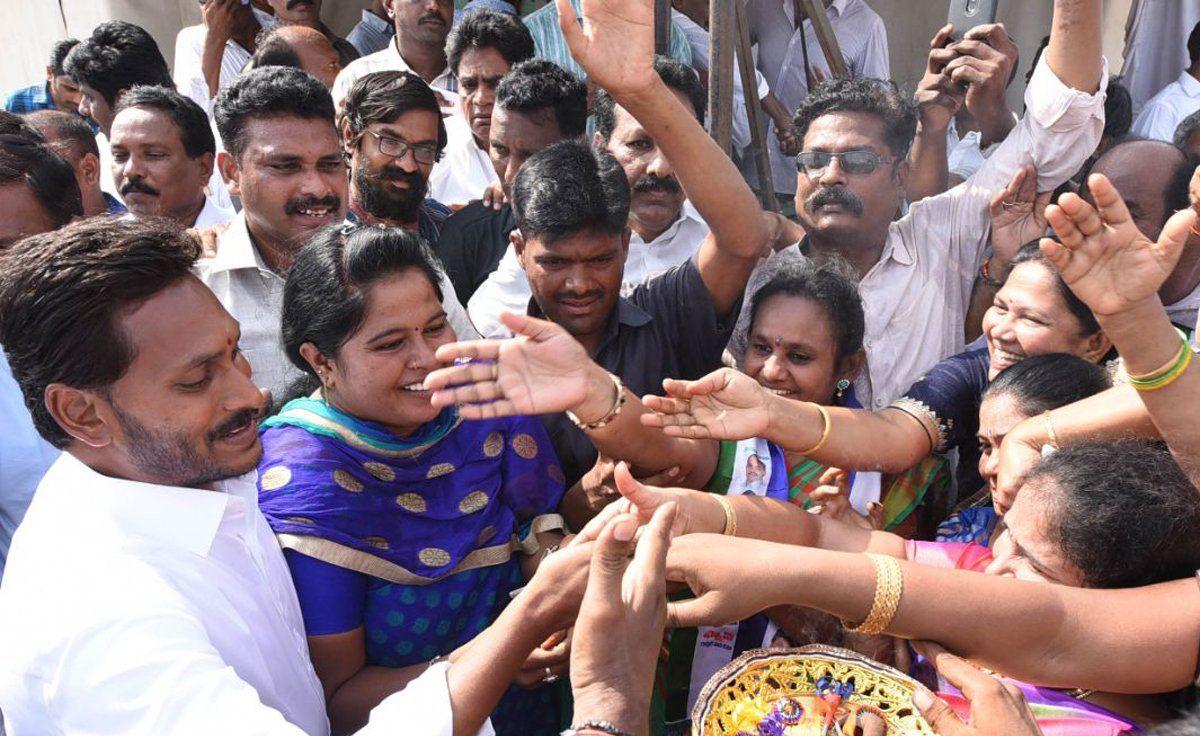PHOTOS: YS Jagan Mohan Reddy's Praja Sankalpa Yatra