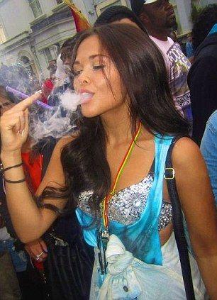 Pakistani Actresses Caught Smoking & Drinking in Real Life Photos