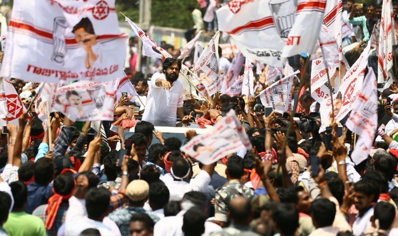 Pawan Kalyan Campaigns in Guntur Photos