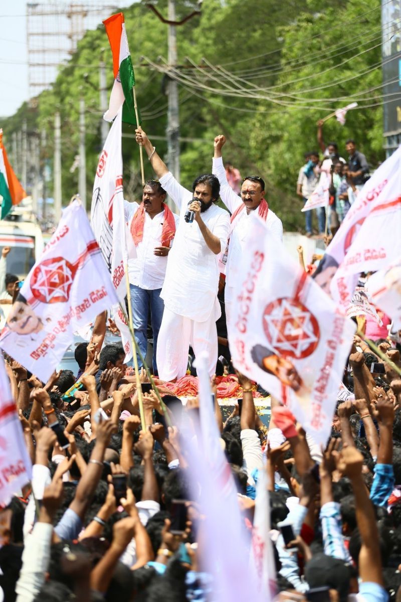 Pawan Kalyan Campaigns in Guntur Photos