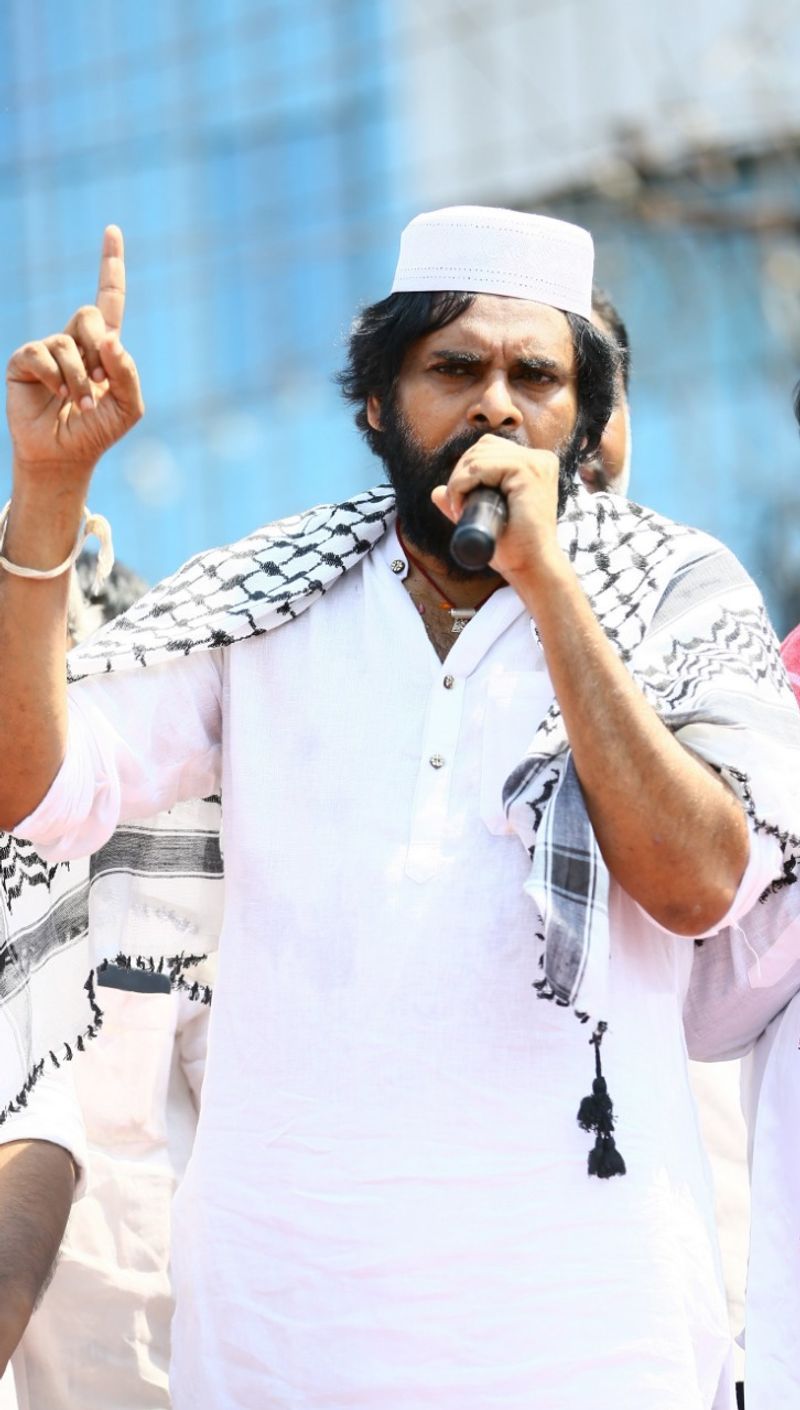 Pawan Kalyan Campaigns in Guntur Photos