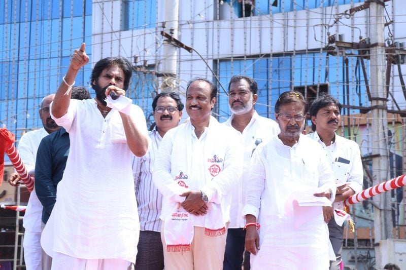Pawan Kalyan Campaigns in Guntur Photos
