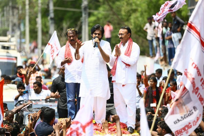 Pawan Kalyan Campaigns in Guntur Photos