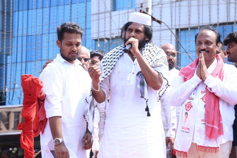 Pawan Kalyan Campaigns in Guntur Photos