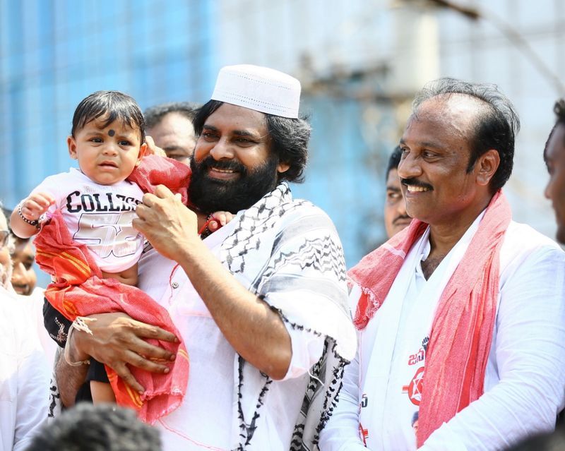 Pawan Kalyan Campaigns in Guntur Photos