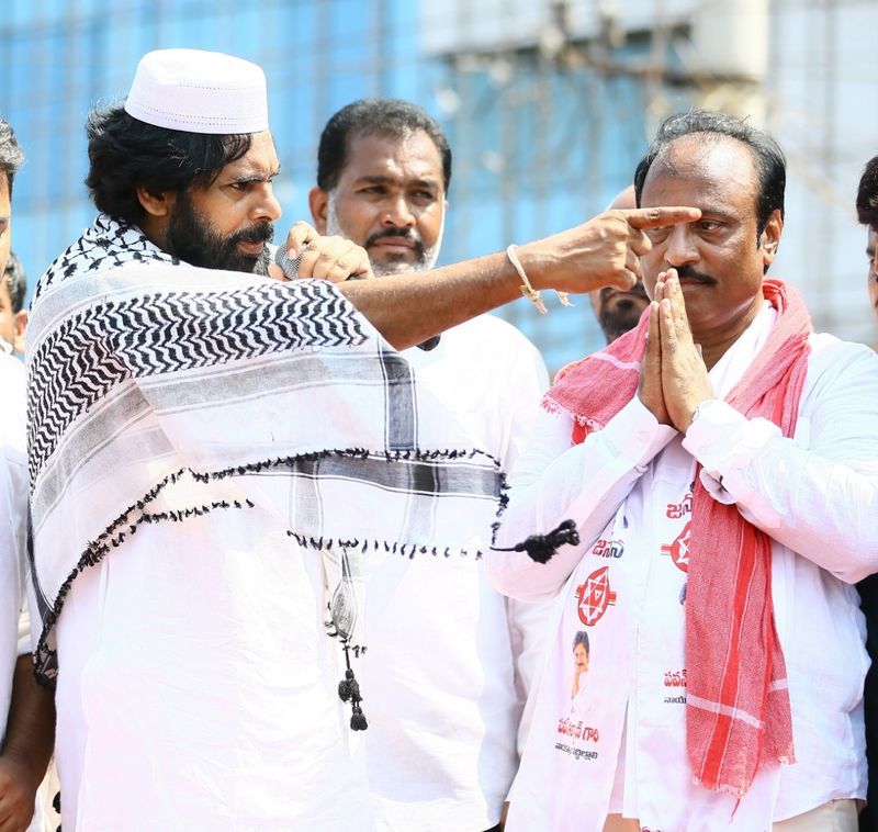 Pawan Kalyan Campaigns in Guntur Photos