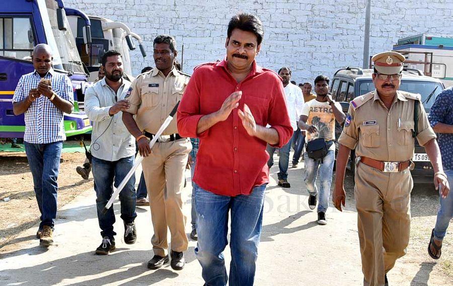 Pawan Kalyan Katamarayudu Shooting Photos