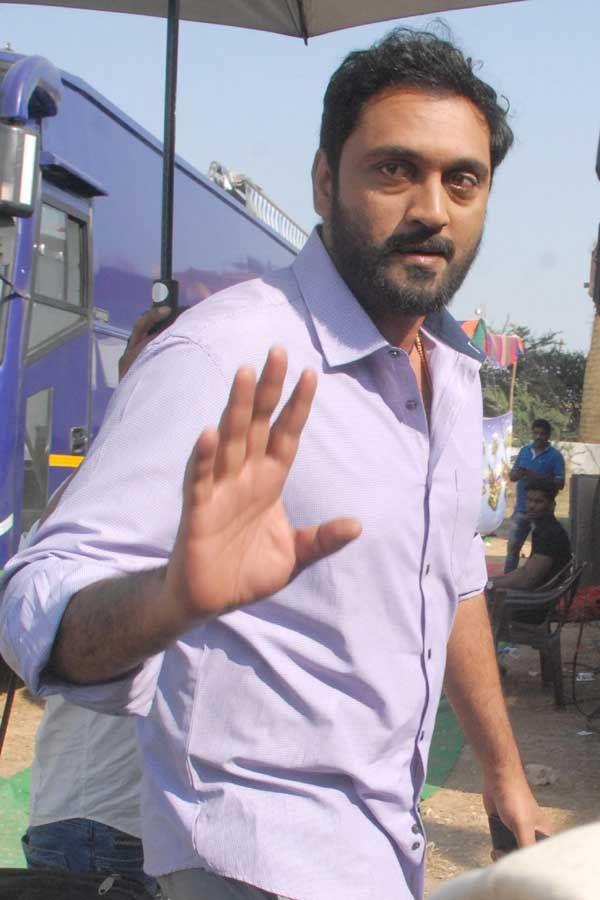 Pawan Kalyan Katamarayudu Shooting Photos
