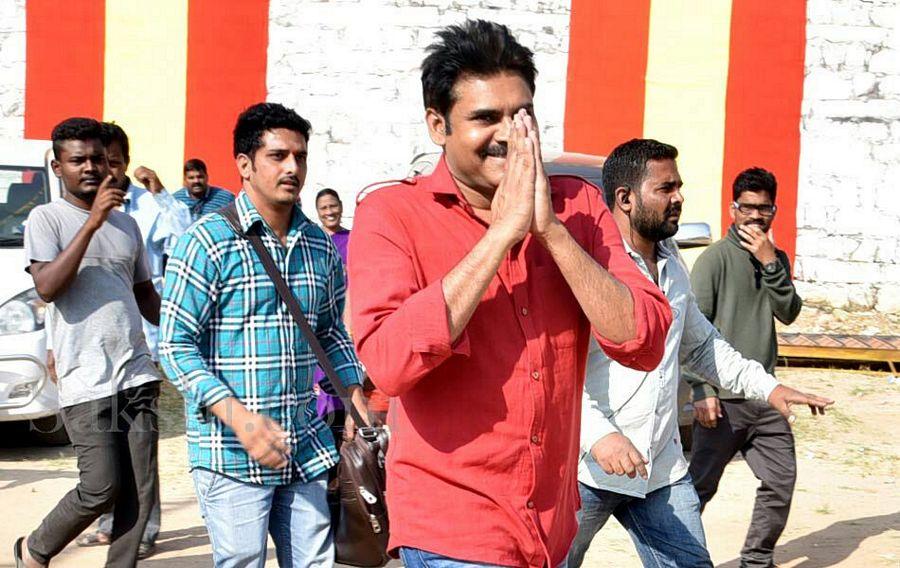 Pawan Kalyan Katamarayudu Shooting Photos