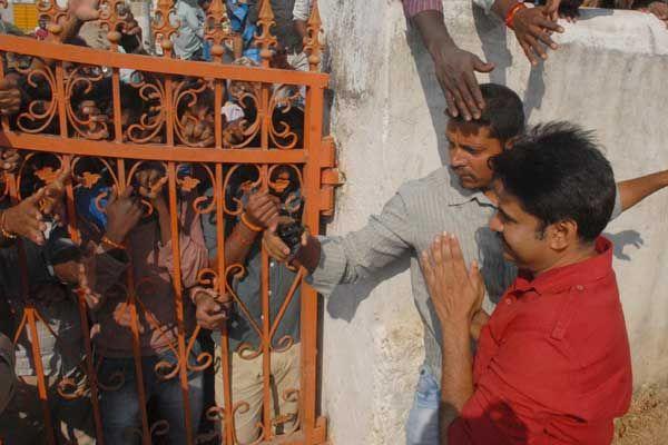 Pawan Kalyan Katamarayudu Shooting Photos