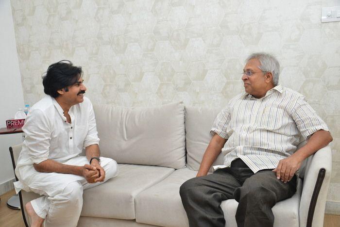 Pawan Kalyan Meets Undavalli Photos