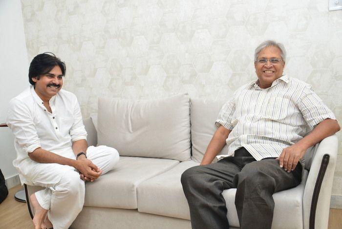 Pawan Kalyan Meets Undavalli Photos