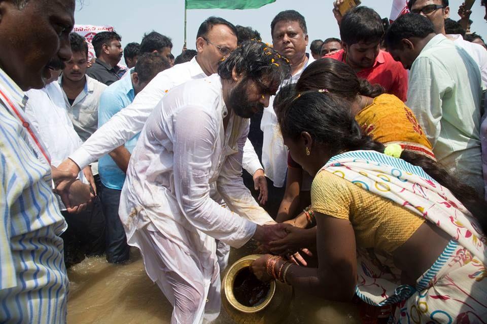 Pawan Kalyan Performing Gangamma Pooja At Kapasa Kurdi Photos