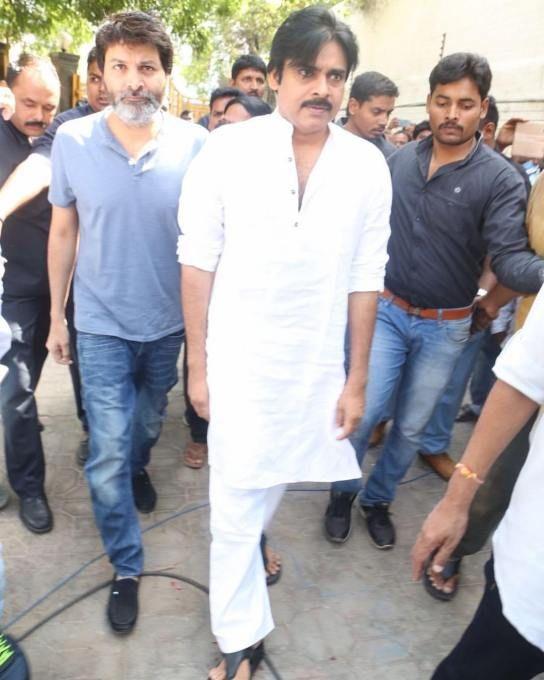 Pawan Kalyan Photos with new get up will shock you!