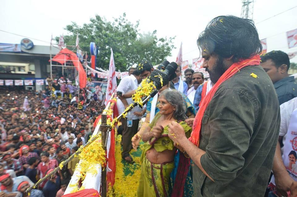 Pawan Kalyan Public Meeting In Nidadavolu Photos