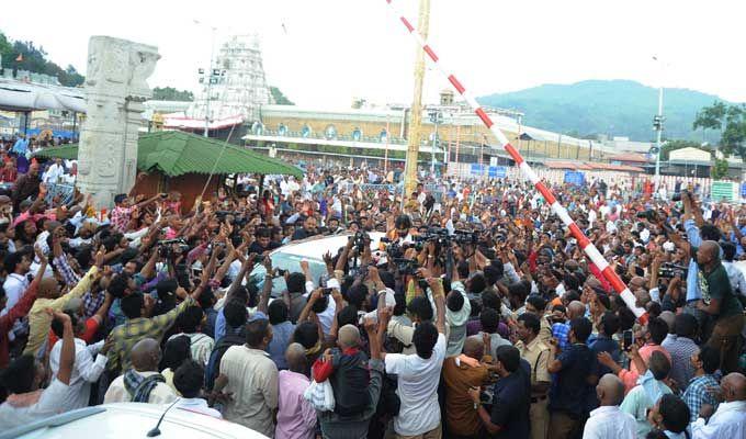 Pawan Kalyan Simplicity in Tirumala Tour Photos