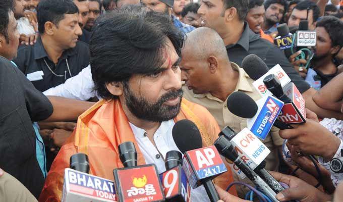 Pawan Kalyan Simplicity in Tirumala Tour Photos