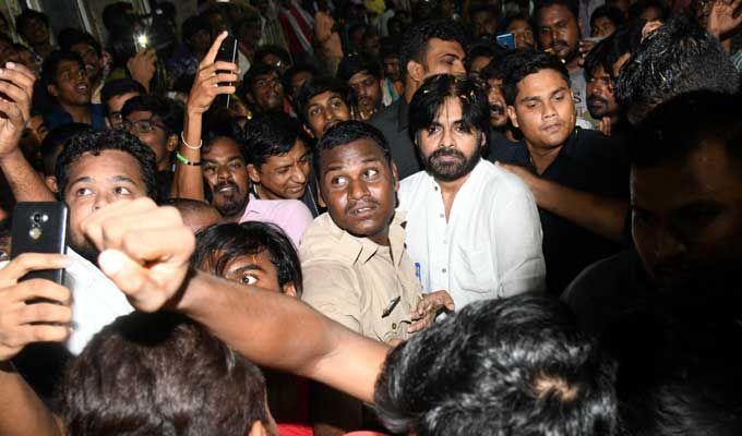 Pawan Kalyan Simplicity in Tirumala Tour Photos