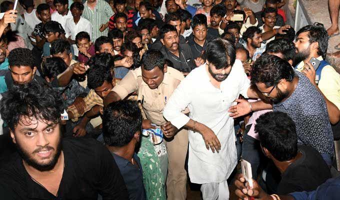 Pawan Kalyan Simplicity in Tirumala Tour Photos