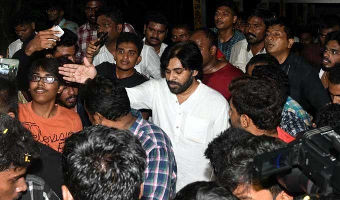 Pawan Kalyan Simplicity in Tirumala Tour Photos