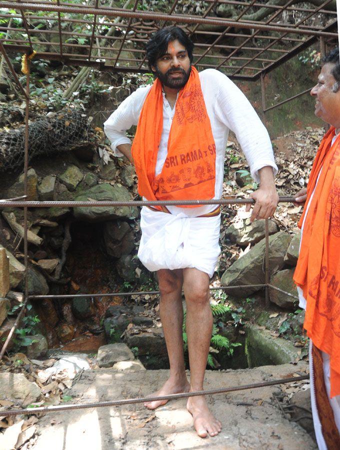 Pawan Kalyan Simplicity in Tirumala Tour Photos