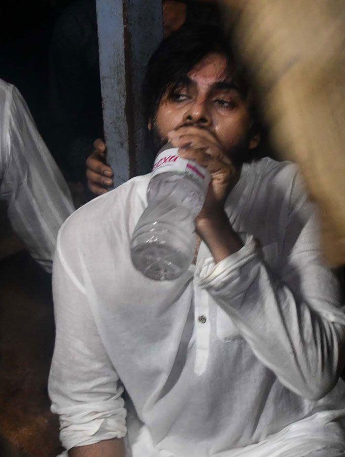 Pawan Kalyan Simplicity in Tirumala Tour Photos