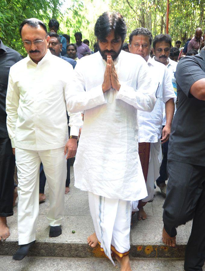 Pawan Kalyan Simplicity in Tirumala Tour Photos