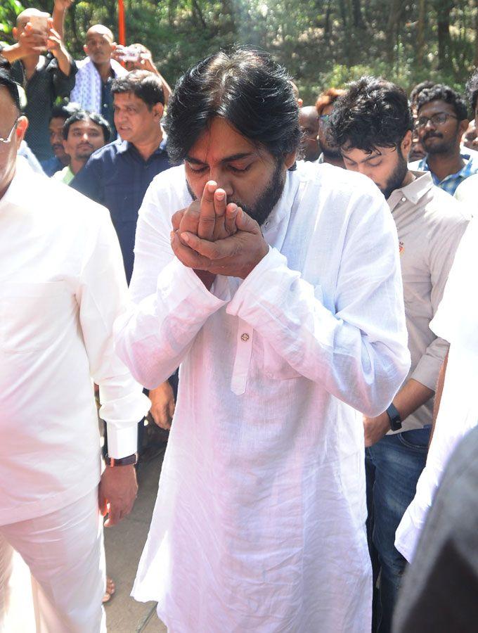 Pawan Kalyan Simplicity in Tirumala Tour Photos