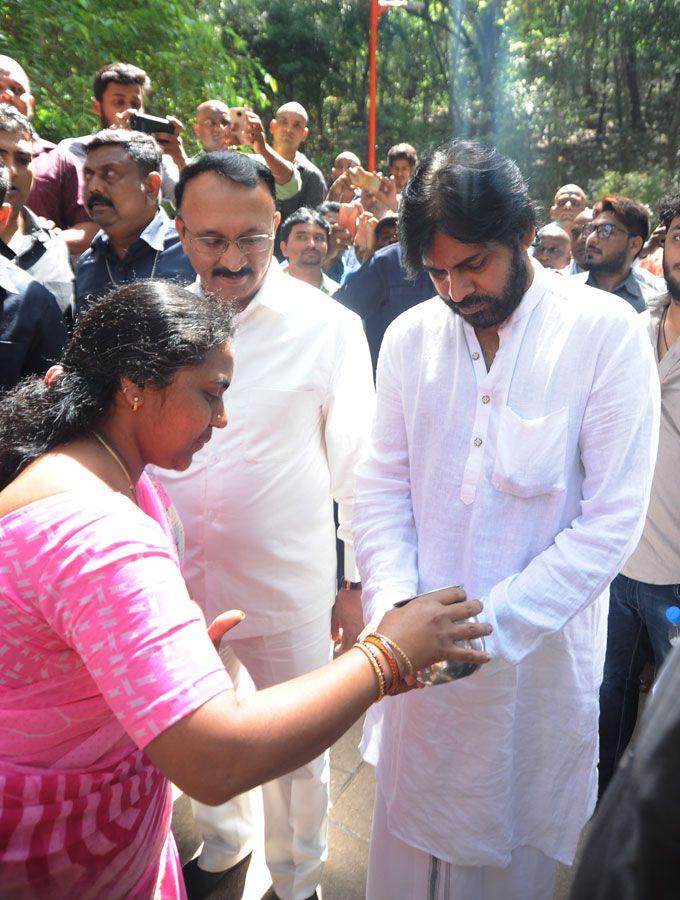 Pawan Kalyan Simplicity in Tirumala Tour Photos