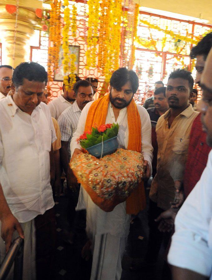 Pawan Kalyan Simplicity in Tirumala Tour Photos