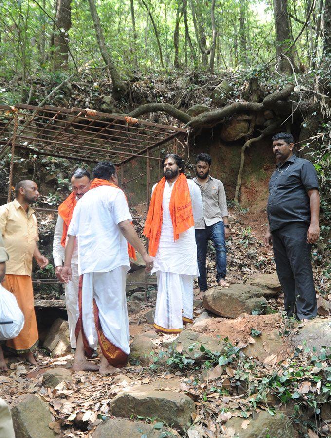 Pawan Kalyan Simplicity in Tirumala Tour Photos