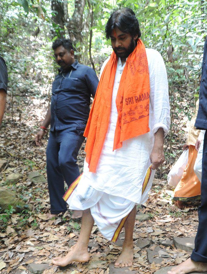 Pawan Kalyan Simplicity in Tirumala Tour Photos