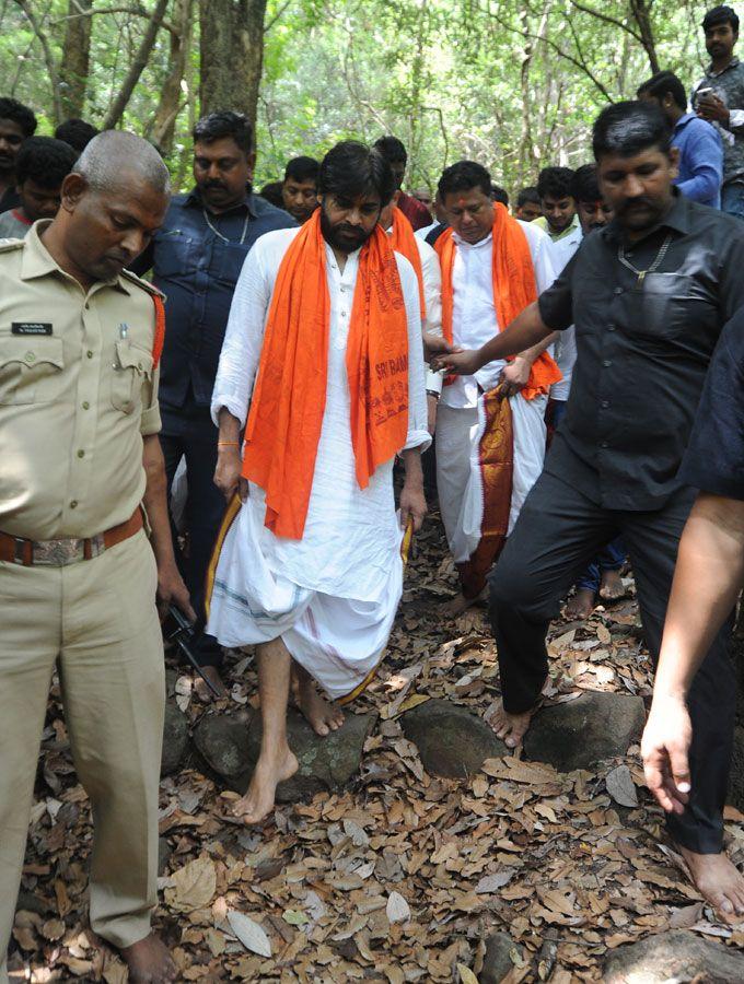 Pawan Kalyan Simplicity in Tirumala Tour Photos