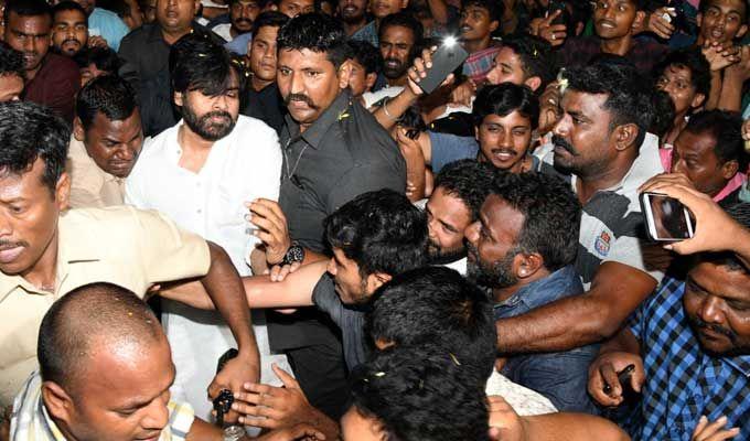 Pawan Kalyan Simplicity in Tirumala Tour Photos