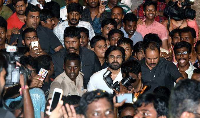 Pawan Kalyan Simplicity in Tirumala Tour Photos