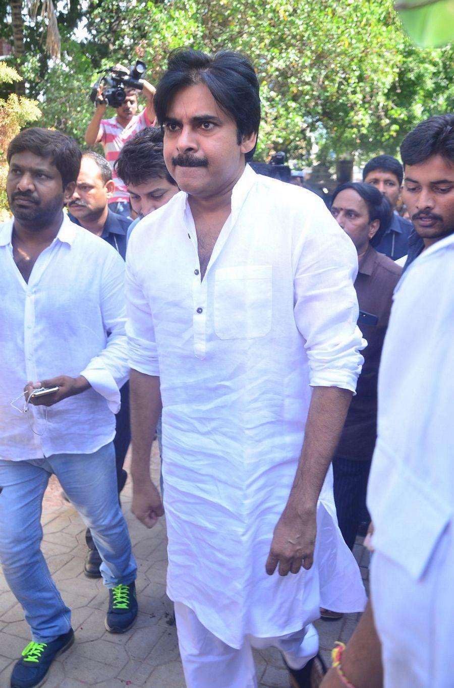 Pawan Kalyan Tribute to Dasari Naryana Rao Photos