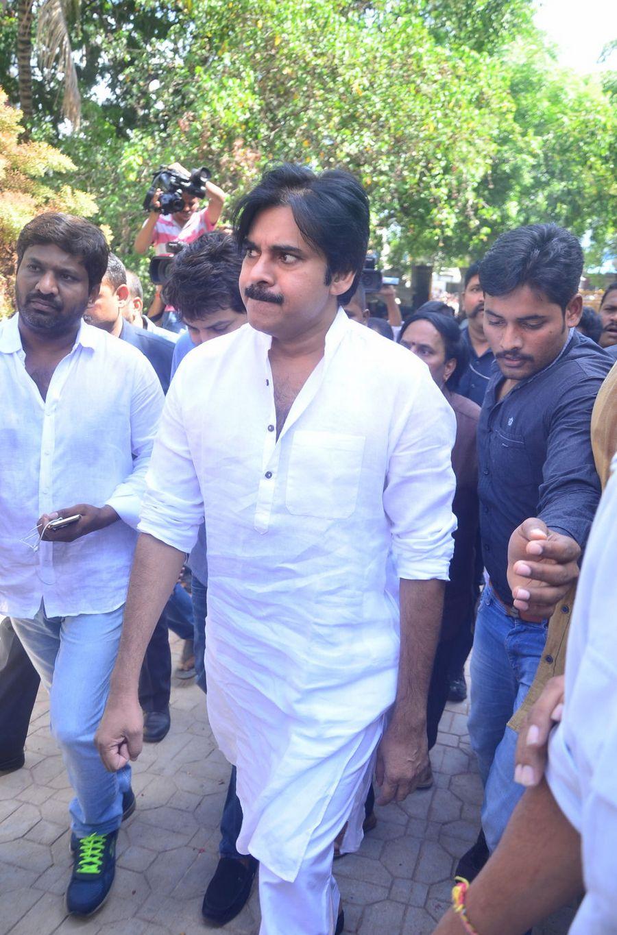 Pawan Kalyan Tribute to Dasari Naryana Rao Photos