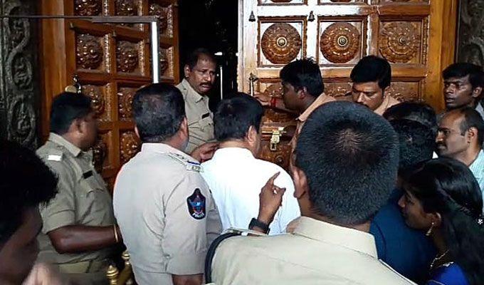 Pawan Kalyan Visits Srikalahasti Temple Exclusive Photos