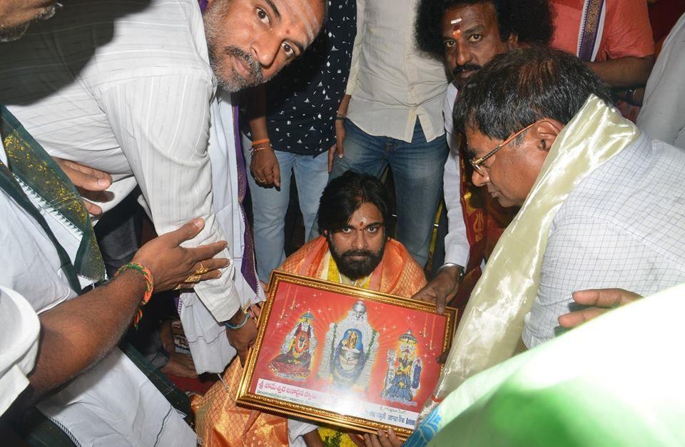 Pawan Kalyan offers prayers at a temple in Godavari region Photos