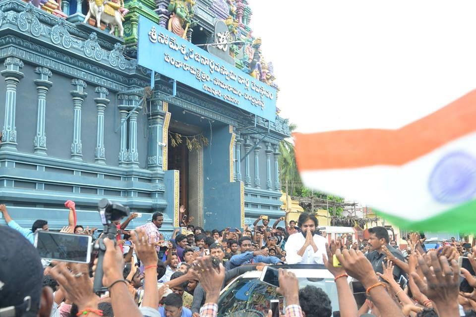 Pawan Kalyan offers prayers at a temple in Godavari region Photos