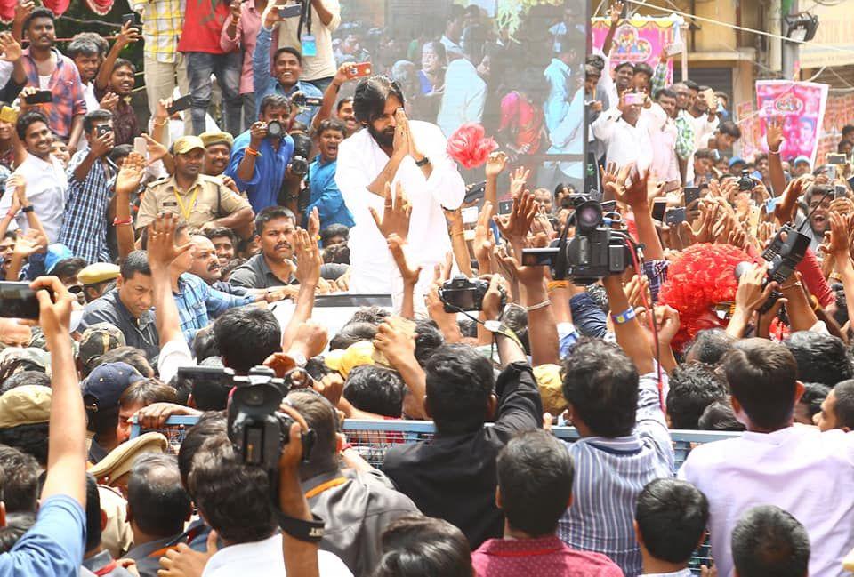 Pawan Kalyan visits Secunderabad Ujjaini Mahankali Temple Photos