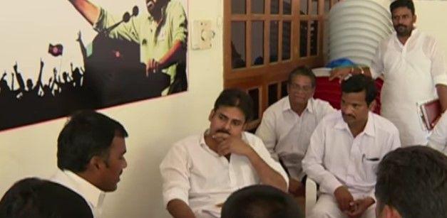 Pawan Kalyan vows to fight for handloom weavers of Andhra Pradesh & Telangana